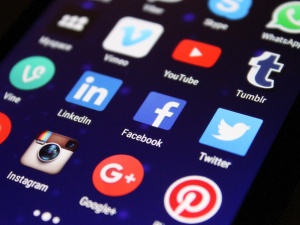 Pora skasować konto? Coraz większe kłopoty Facebooka