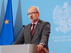 Powrót koronawirusowych obostrzeń? Zapytano Polaków, co o tym sądzą [SONDAŻ]