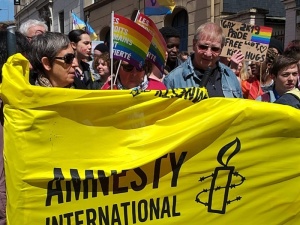„W trakcie prac popełniono błędy”. Amnesty International Polska przeprasza