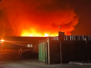 Silna eksplozja w Doniecku. Nagrano potężną kulę ognia. „Zlokalizowana była tam jedna z rosyjskich baz” [WIDEO]