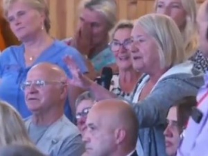 „Robił to pan z głupoty, chciwości, zabierając ludziom 150 mld z OFE?” Kobieta „zaorała” Tuska na spotkaniu z wyborcami [WIDEO] 
