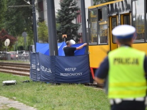 Koszmarny wypadek w Warszawie. Tramwaj ciągnął 5-latka przez kilkaset metrów. Dziecko nie żyje