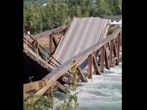 W Norwegii zawalił się 150-metrowy post. „Absolutnie nierealne. Był całkiem nowy” [WIDEO]