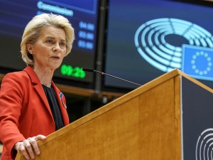 Czy UE w relacjach z Polską postępuje uczciwie? Zapytano Polaków [SONDAŻ]
