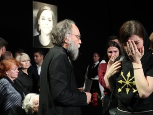 Pogrzeb Darii Duginy z otwartą trumną. Aleksander Dugin zabrał głos [WIDEO, FOTO]