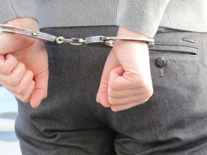 Poszukiwano go dwoma listami gończymi. Wpadł na randce z policjantką 