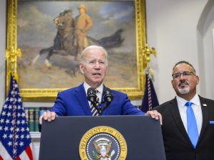 „The Wall Street Journal”: Joe Biden rozważa wysłanie misji wojskowej na Ukrainę