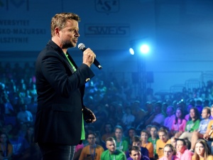 Ten pan biłby nas pewnie po głowie mikrofonem. Dziennikarz TVP odpowiada 