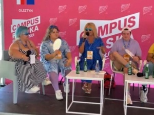 Campus Polska. Majka Jeżowska chwali się, że „uciekła” z Nowego Sącza. „Zagłębie kościelno-zaściankowe” [WIDEO]