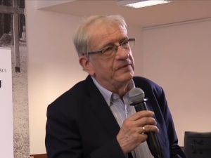„Taka interpretacja, jak została narzucona, jest fałszywa”. Prof. Roszkowski o ataku na podręcznik do HiT-u