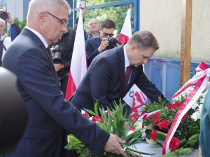 „W hołdzie Gdańskim Portowcom”