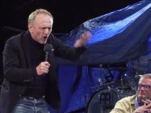 „Chcecie uczyć artystów?!” Wściekły Chyra wymachiwał rękoma na Campusie Trzaskowskiego [WIDEO]