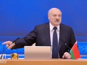 Łukaszenka zaprezentował „białoruski cud techniki”. „Szczerze mówiąc, dziś jest w 12 proc. białoruski, ale…” [WIDEO]