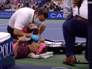 Rafael Nadal zrobił to sam. Konieczna była przerwa medyczna [WIDEO] 