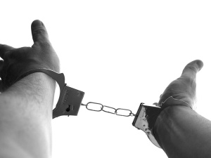 Seryjny oszust znany z dokumentu Netflixa w rękach policji