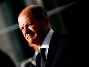„Der Spiegel”: Kanclerz Scholz odmówił przekazania Ukrainie ciężkiego uzbrojenia