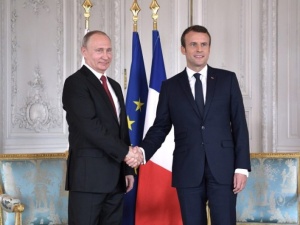 Znowu to zrobił. Macron zadzwonił do Putina 