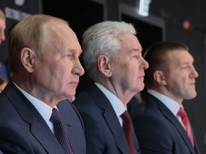 Eksperci: „Ochroniarze Putina zbierają jego kupę za granicą i zabierają z powrotem do Rosji”