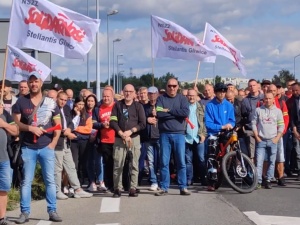 Pikieta przed gliwickim zakładem Stellantis