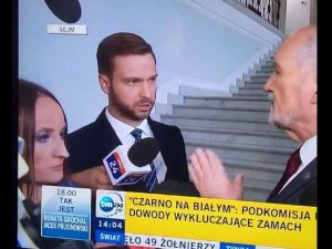 Niech pan nie kłamie przy wszystkich, to jest nieprzyzwoite. Antoni Macierewicz wyciszył redaktora TVN24 [WIDEO] 