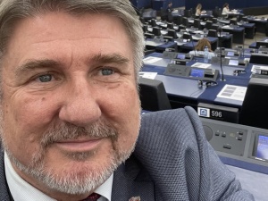 Europoseł PiS pyta w Parlamencie Europejskim: Jaka jest procedura wyjścia z KPO?