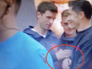 Media: Jemu Lewandowski nie podał ręki w tunelu. Mamy nagranie [WIDEO]