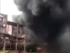 Kłęby dymu w rosyjskim mieście. W pobliżu znajduje się duże lotnisko wojskowe [WIDEO]