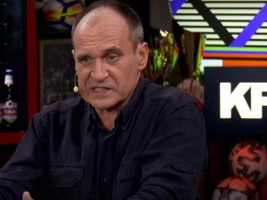 „Oszczędź sobie z tym pijanym wójtem, bo zacznę do ciebie c*elu mówić”. Kukiz nie wytrzymał po telefonie widza [WIDEO]