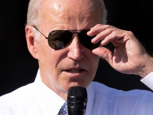 Światowi przywódcy chcą być traktowani jak Joe Biden. Wielki skandal dyplomatyczny przy okazji pogrzebu królowej Elżbiety?