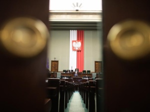  Posłowie PiS złożyli w Sejmie projekt ustawy wydłużający kadencję samorządów   