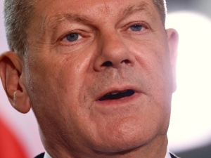 Spróbuj pajacu, a zatrzymamy się we Francji. Emocje w sieci po dziwnej wypowiedzi Scholza o rewizji granic