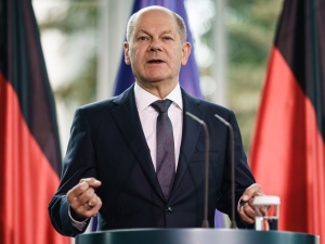 „Zawsze w przyjaznym tonie”. Scholz o rozmowach z Putinem