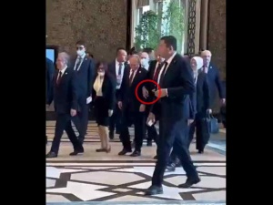 Erdogan trzyma pod ramię Putina? Zastanawiające nagranie [WIDEO]
