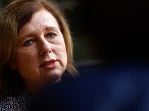 Węgry tracą unijne pieniądze. Jourova: Analizujemy sytuację w Polsce  