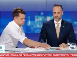 Spięcie na antenie Polsat News. Wiceminister dostał nietypowy prezent od lidera AgroUnii [WIDEO]