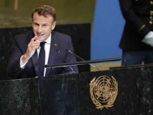 Parodia (...) To byłoby śmieszne, gdyby nie było tragiczne. Macron nie przebierał w słowach na Zgromadzeniu Ogólnym ONZ