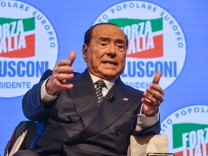 „Putin chciał zastąpić rząd Zełenskiego porządnymi ludźmi”. Szokujące słowa Berlusconiego [WIDEO]