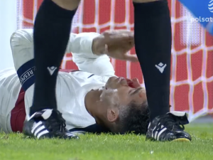 Cristiano Ronaldo zalał się krwią. Bramkarz po prostu go znokautował [WIDEO] 