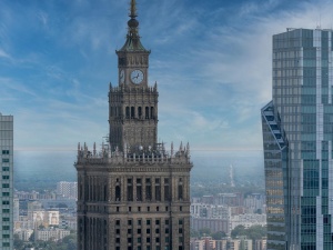 Fatalna wiadomość dla TVN. Warszawa tnie koszty. W TVP i Polsacie trwają już przygotowania