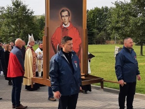 Pracownicy „zbrojeniówki” pielgrzymowali do Sanktuarium Matki Bożej Ostrobramskiej w Skarżysku-Kamiennej