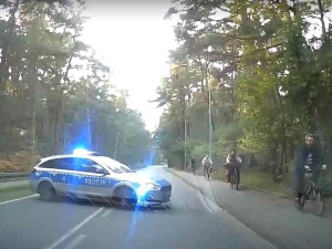 Pirat drogowy szalał w Juracie. Jednej rzeczy nie przewidział [WIDEO]