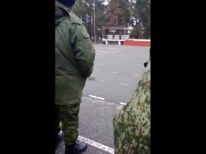 Wyciekło nagranie z przemowy rosyjskiego oficera. „Mam też przepukliny, jestem półślepy. Więc nie mówcie mi…” [WIDEO]