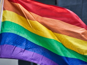 „GW”: „Czy znany aktywista LGBT z bronią w ręku zgwałcił mężczyznę? Co się stało w Homokomando?”