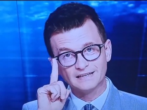 Widzowie TVP mogli być zaskoczeni. Wymowny gest dziennikarza TVP [WIDEO]