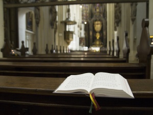 Prawna ochrona wolności religijnej i karalność zakłócania kultu w Europie