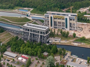 Polsce „nie wolno regulować Odry”, a tymczasem w Niemczech: „Nowa podnośnia statków dla żeglugi między Berlinem i Szczecinem”