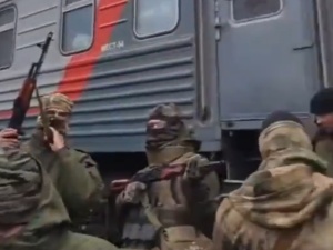 Zepsute karabiny i żołnierze z gorączką. Zmobilizowani Rosjanie opublikowali nagranie [WIDEO]