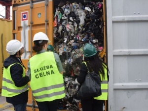 Zatrzymano nielegalny transport 25 ton odpadów. Wiadomo, skąd jechały