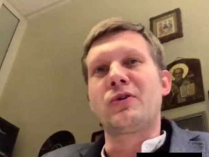 Propagandysta rozpłakał się na wizji. Groził i straszył boskim potępieniem [WIDEO]
