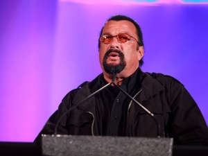 Steven Seagal nagrał wideo, w którym składa życzenia urodzinowe Putinowi [WIDEO]